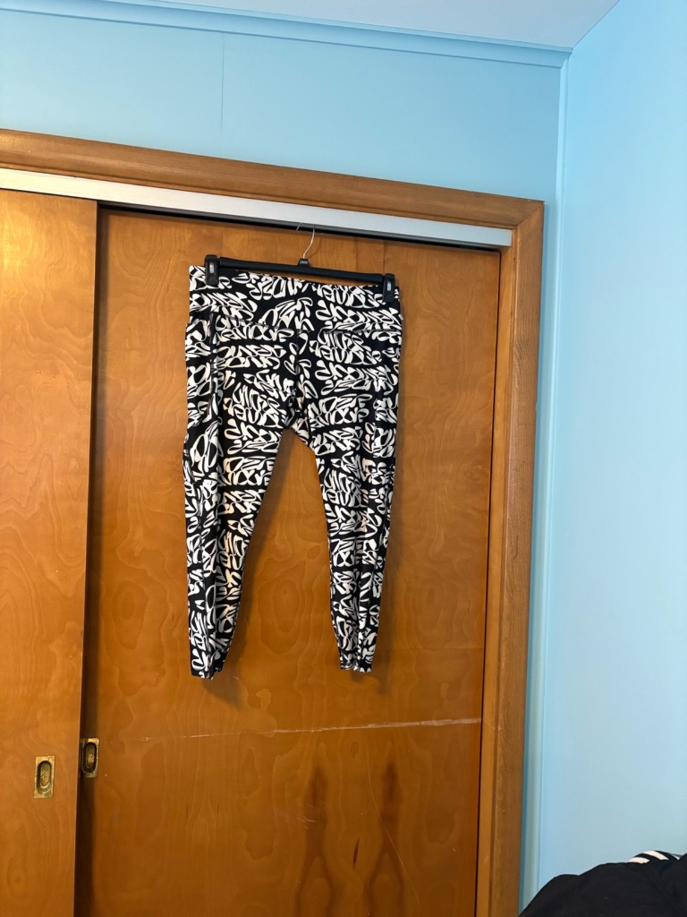 Women’s Black & White Printed Leggings